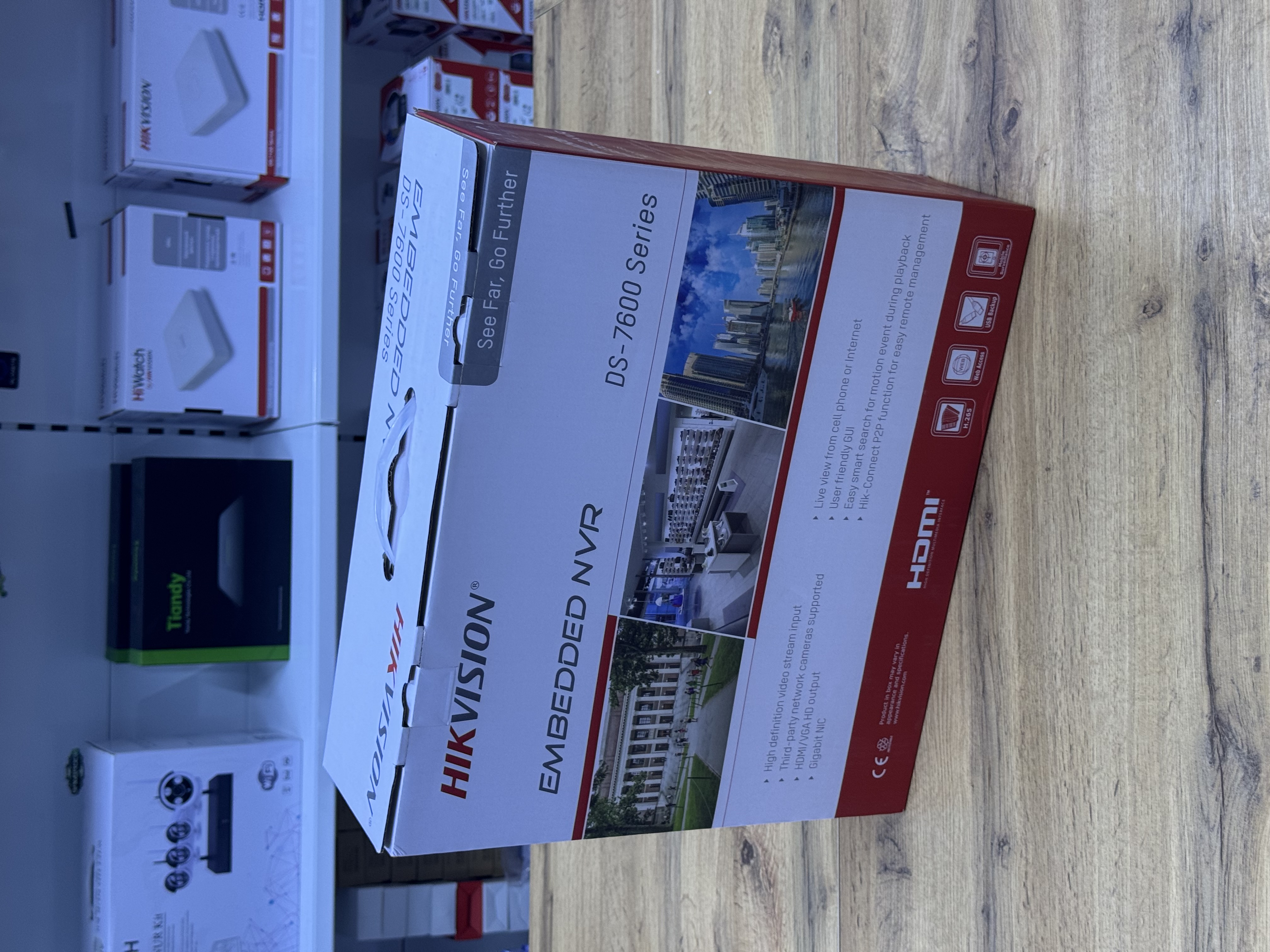 Видеорегистратор Hikvision DS-7608NI-Q2 8ports